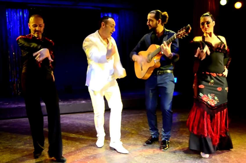 Performance by Frank Rojo, followed by Disco Móvil at Fogars de la Selva