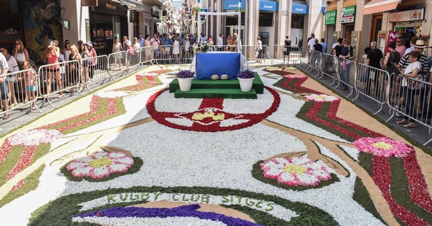Corpus y concurso de alfombras de flores en Sitges y Vilanova i la Geltrú