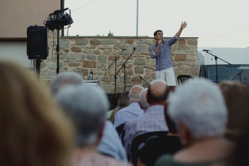 Espectacle d'humor amb Lo Pau de Ponts a la Font de la Nina a Ogassa