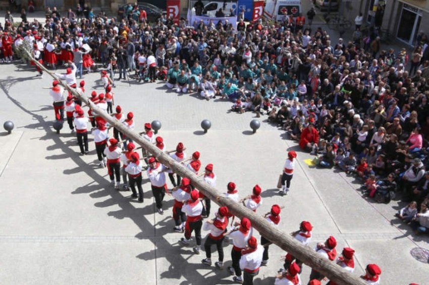 Festa de l'Arbre de Maig i Ball del Cornut de Cornellà del Terri