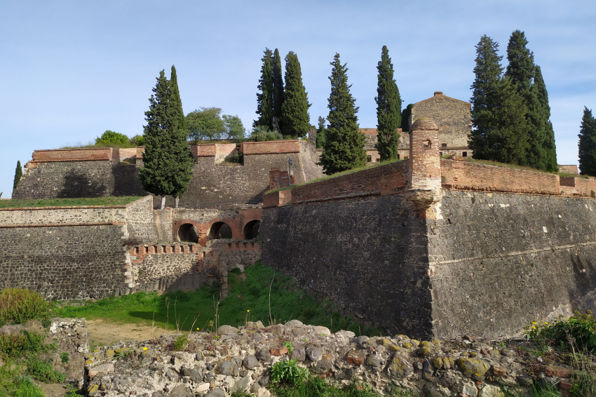 Visita teatralizada a la fortaleza con el ingeniero Santa Cruz, Hostalric