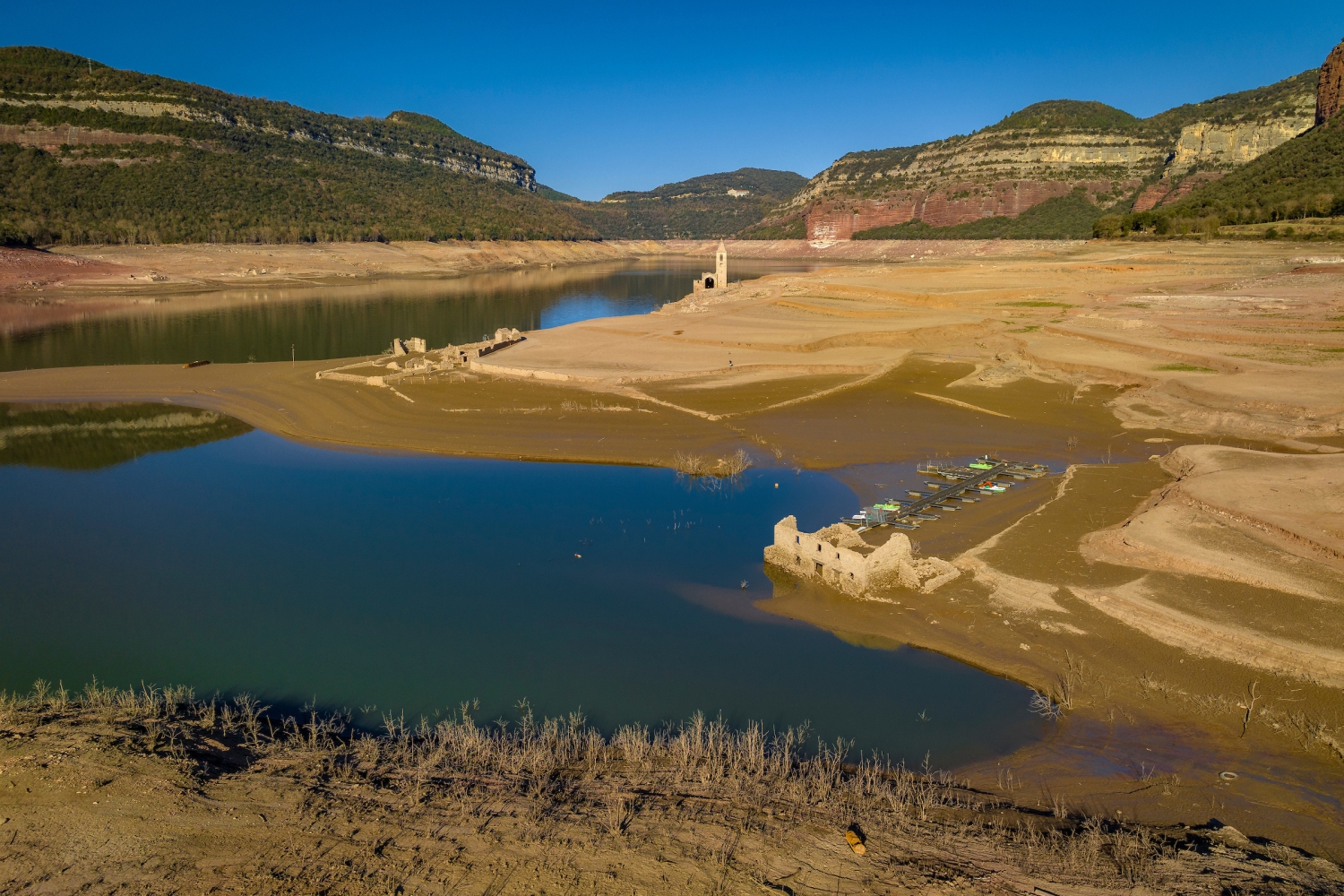 Turisme Osona (Aerial View Of The Bell Tower And The Old Town Of Sau With The Almost Dry Reservoir During The 2022 23 Drought Osona Barcelona Catalonia Spain_002)