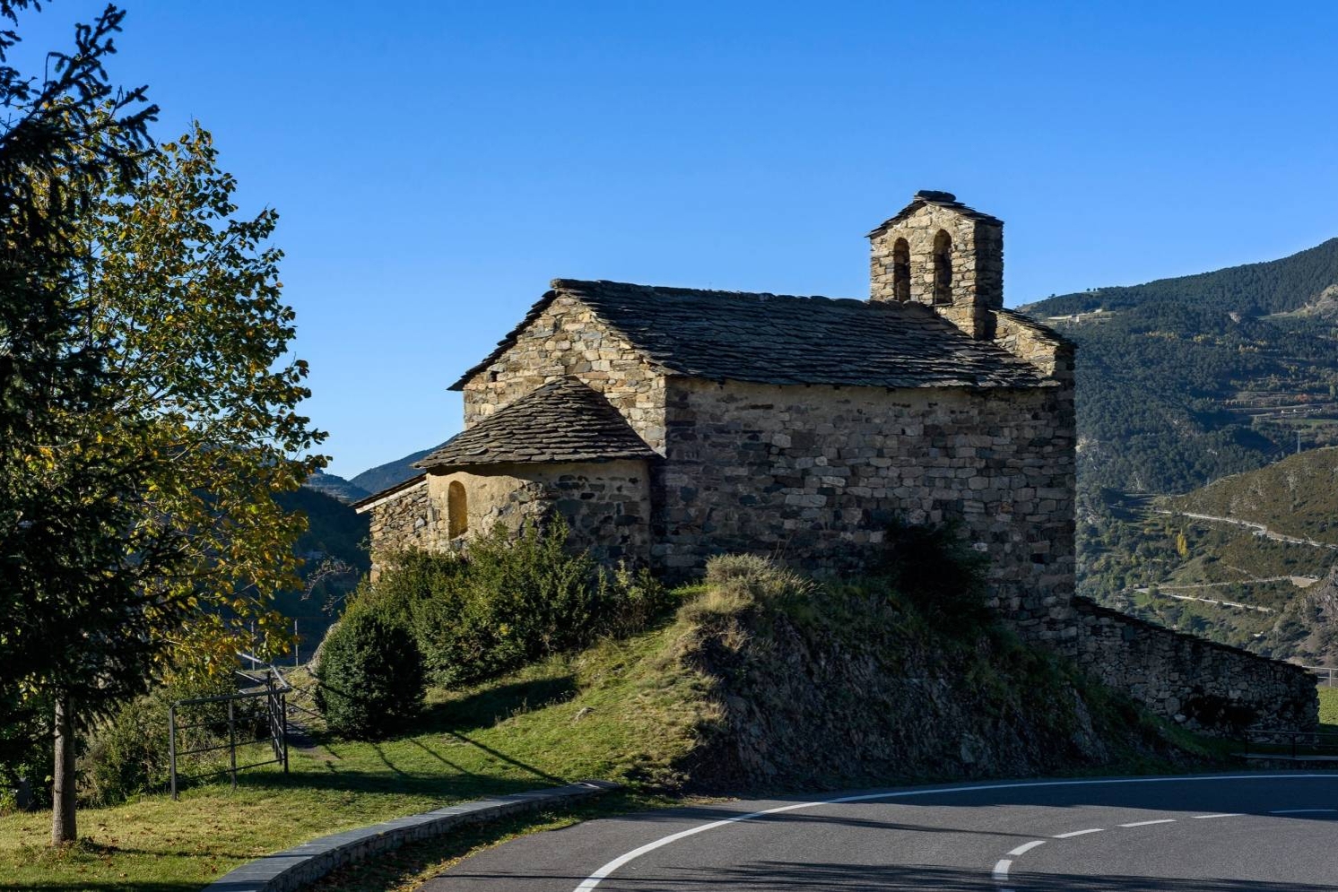 Església de Sant Serni de Nagol (Stjulia_st_serni_nagol_vista_01)