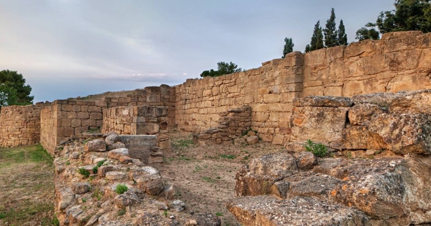 Retorna als orígens amb les visites a poblats i jaciments arqueològics