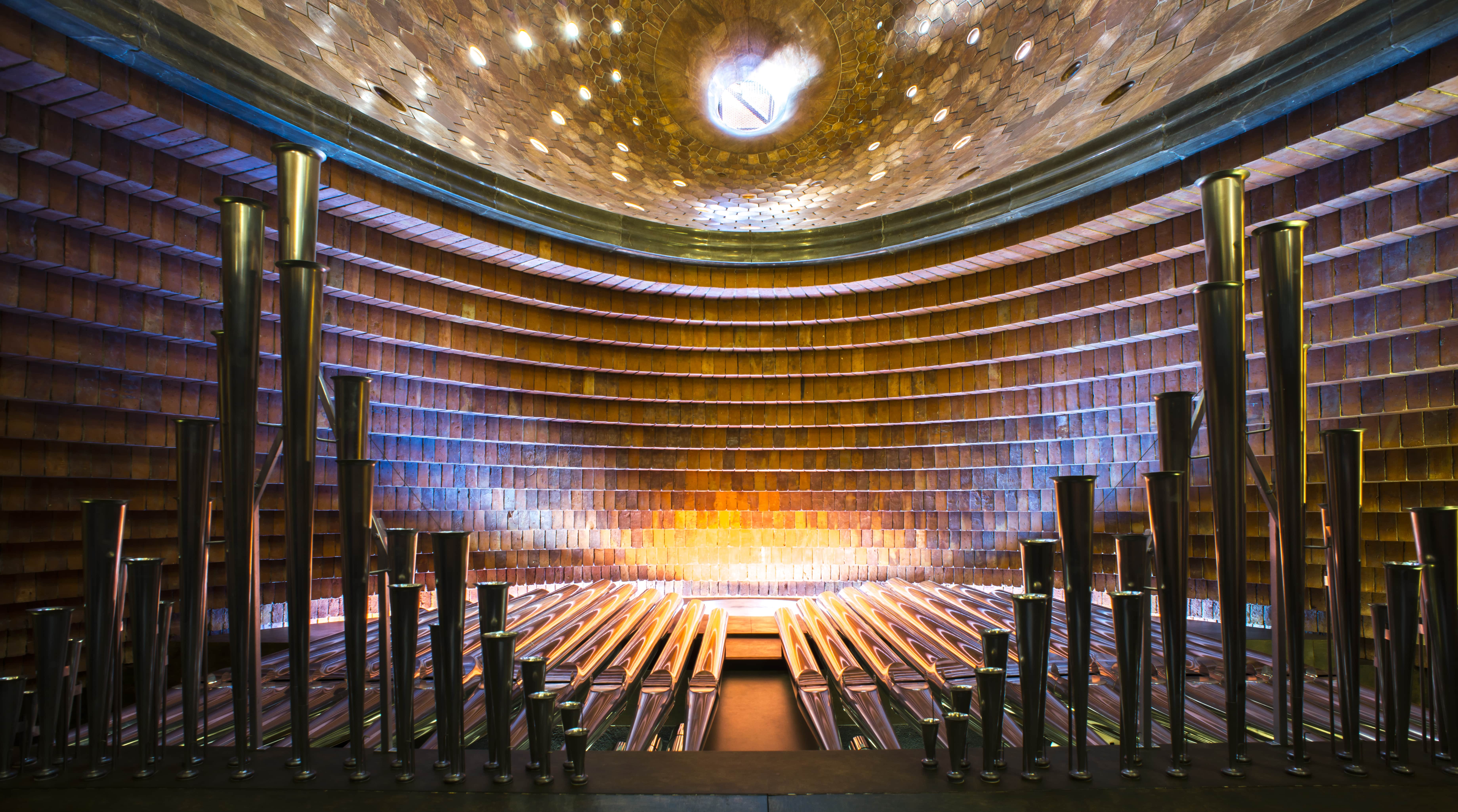 Image originale des tuyaux d'orgue du Palau Güell / Ramon Manent - Diputació de Barcelona