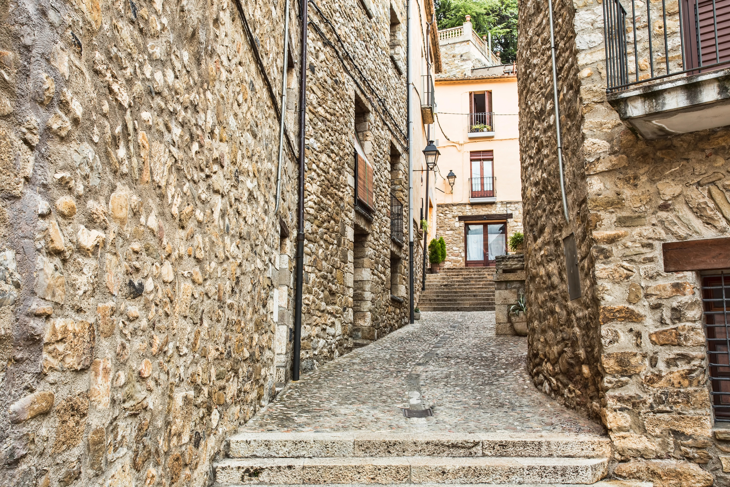 Quartier juif - Besal&uacute;