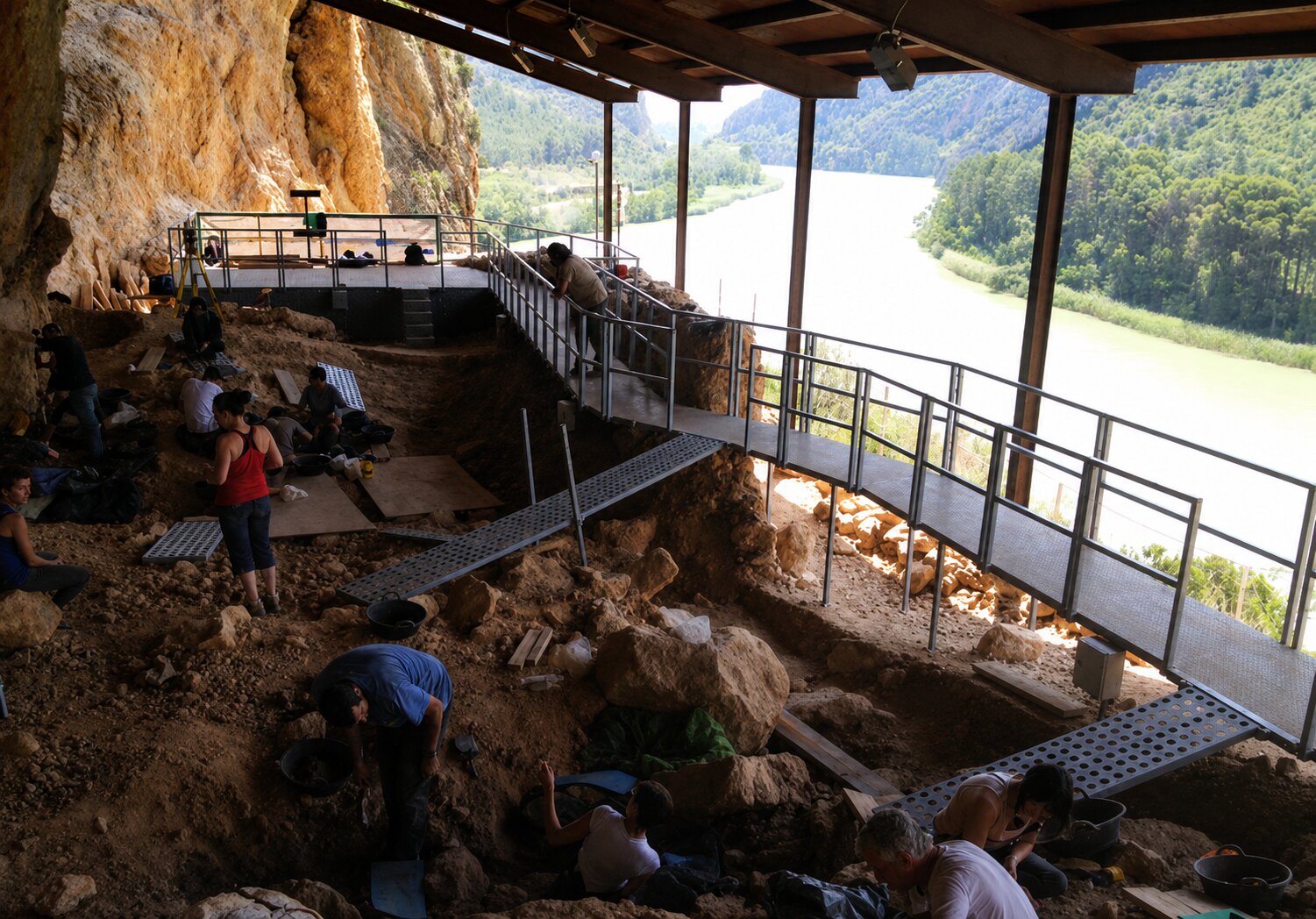La Roca dels Bous, the Noguera site where fire explains the life of Neanderthals