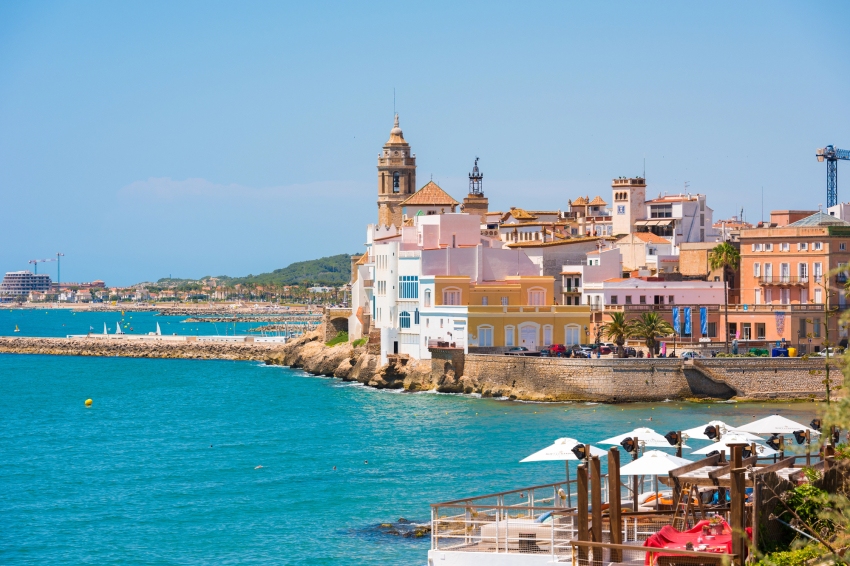 Discover Catalonia like never before: experience its history by solving puzzles outdoors.