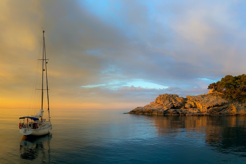 Exploring the Costa Brava aboard a chartered boat has never been so easy