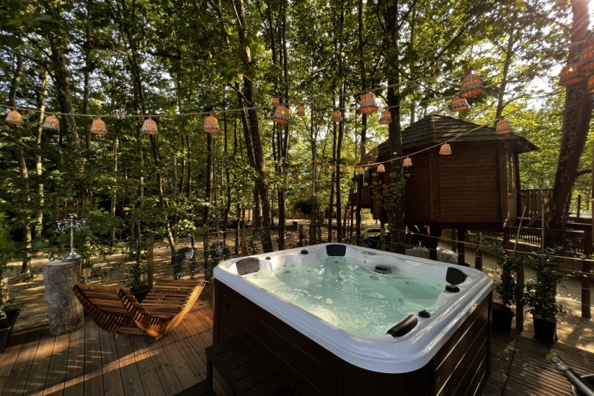 Instagram Raffle: Win a night + breakfast + Spa session with romantic pack at Camping l'Alguer