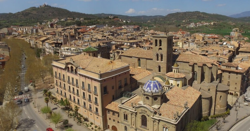 Discover the monumental historic center of Solsona
