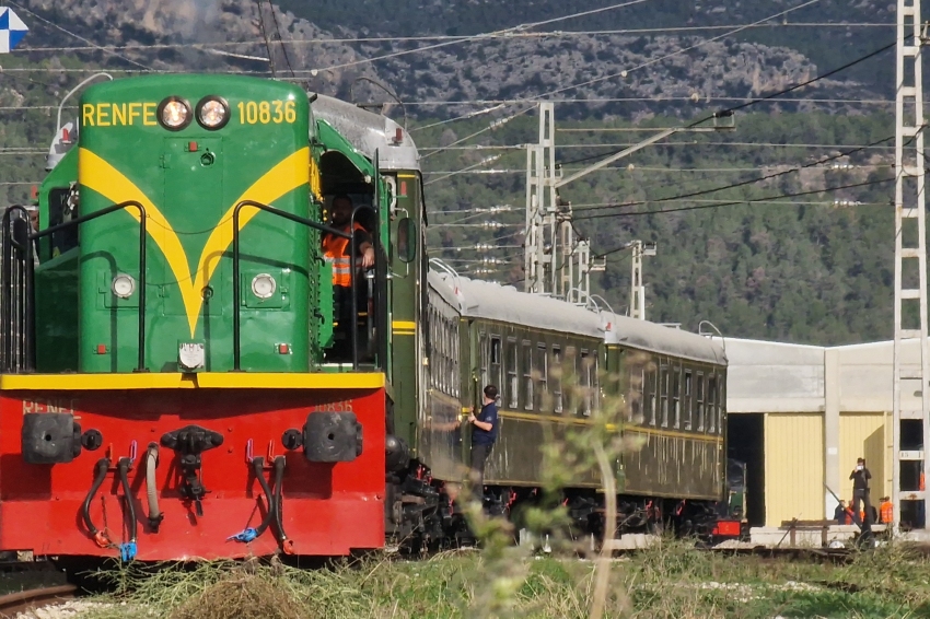 Viatja en un tren històric encapçalat per la locomotora Yeyé!