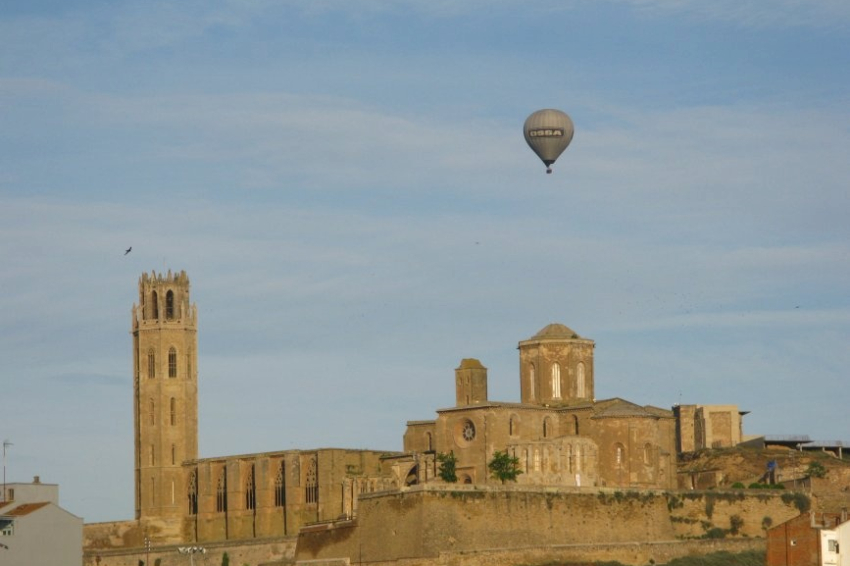 Hot Air Balloon Flight Experience over Lleida, Globus Kon-Tiki