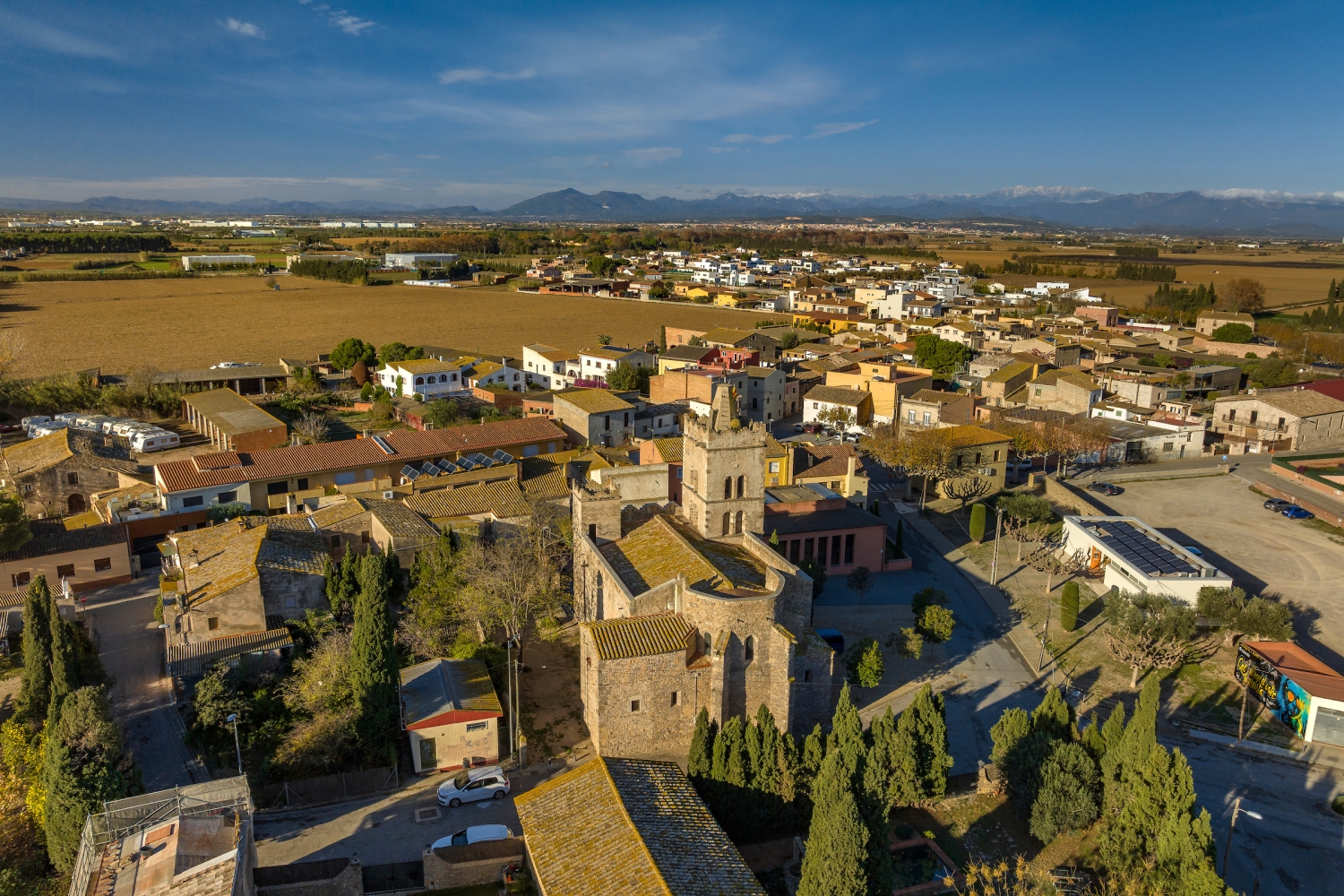 Fortià (Aerial View Of The Village Of Fortia On An Autumn Morning Alt Emporda Girona Catalonia Spain_012)