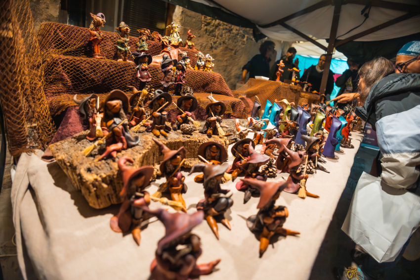 Sant Feliu Sasserra Witches Fair (54116564666_14337848ba_k)