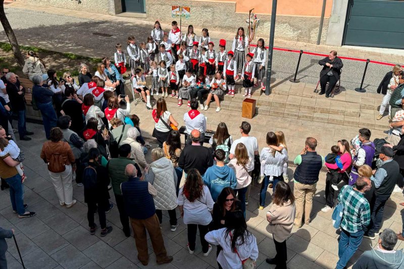 Cantada de Caramelles en Castellví de Rosanes (Caramelles 2025_7)