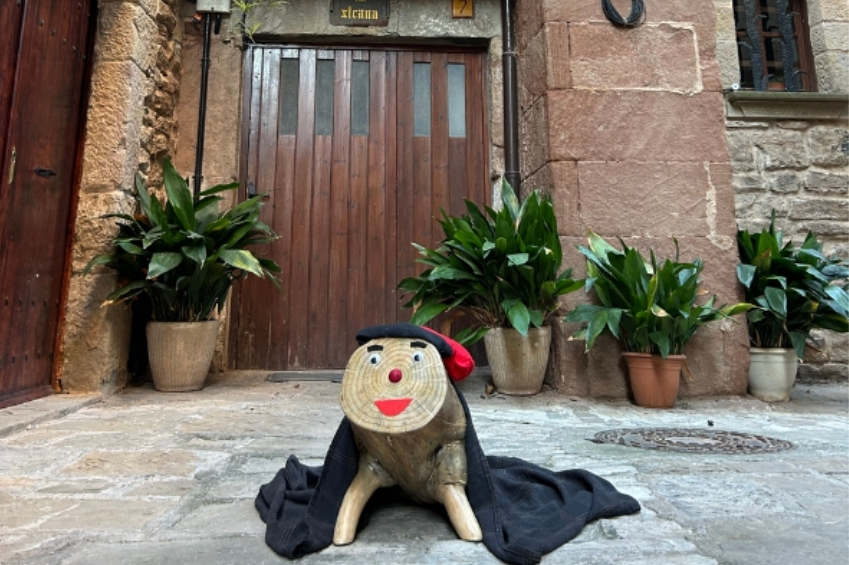 Tion Hunters in Súria: A magical adventure to create your own Tió (Cacadors De Tions A Suria Una Aventura Magica Per Crear El Teu Propi Tio)