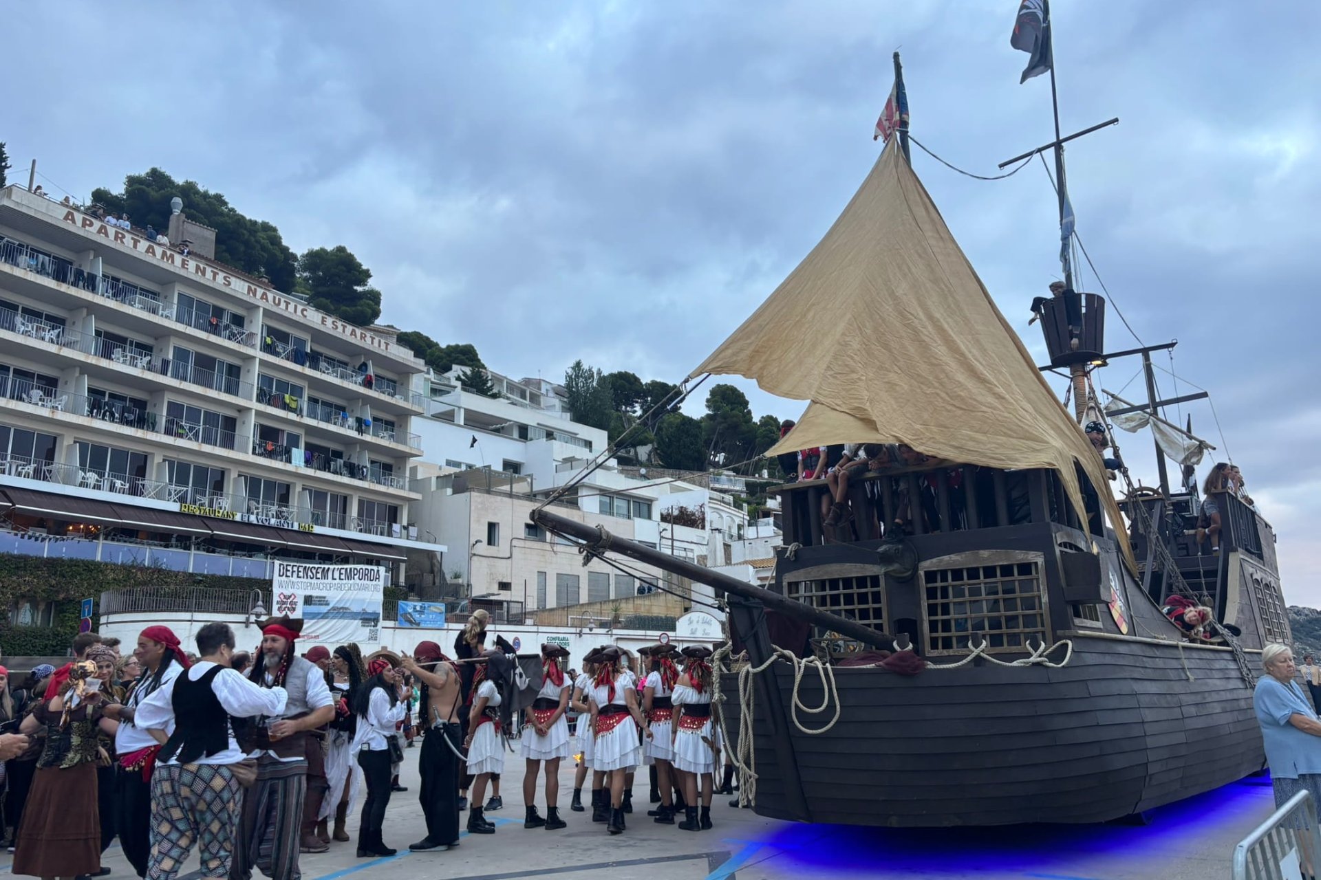 Feria de Piratas y Corsarios en las Islas Medas - LEstartit (250927 Cercavila Xmt)