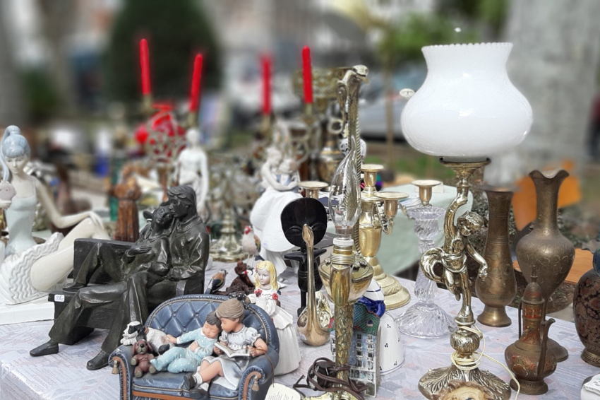 Mercat dantiguitats i Fira dartesania a Igualada (20200126_125433 Scaled)