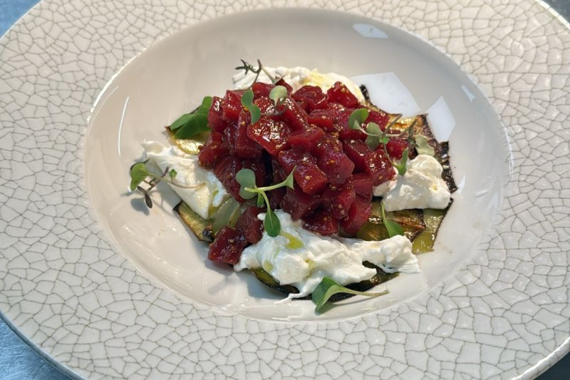 Carxofa Baix in Baix Llobregat (Solraig By Tibu Ron Flor De Alcachofa Con Straciatella Di Bufala Y Tartar De Atun Bluefin Balfego)