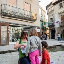 Family activity 'Between stone and water' in Banyoles