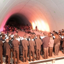 Concert sous le tunnel de l'autoroute à Cervera