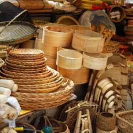 Pinellart craft fair in El Pinell de Brai