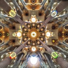 Visit the Sagrada Familia in Barcelona without queuing!