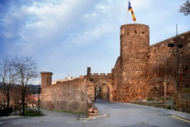 Guided visit to the medieval wall of Hostalric