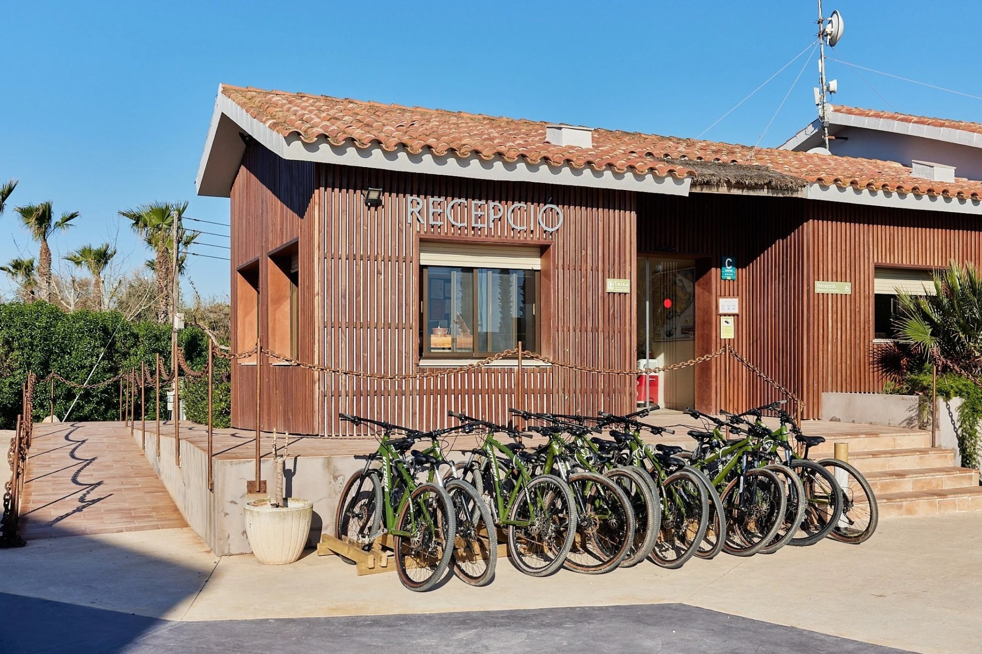 Càmping Ampolla Playa - Taiga Delta de lEbre (Camping Ampola Recepcio Exterior)