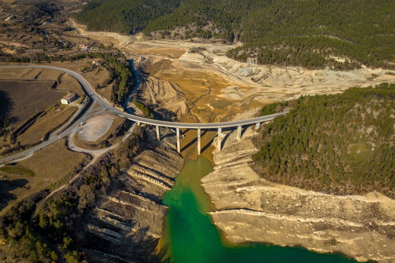 Turisme Solsonès (Aerial View Of The Llosa Del Cavall Reservoir With A Very Low Water Level Due To The 2022 23 Drought Solsones Lleida Catalonia Spain_180 1)