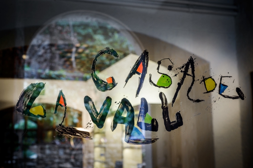 Casa de la Vall (Logo Inspirat En L Obra De Joan Miro)