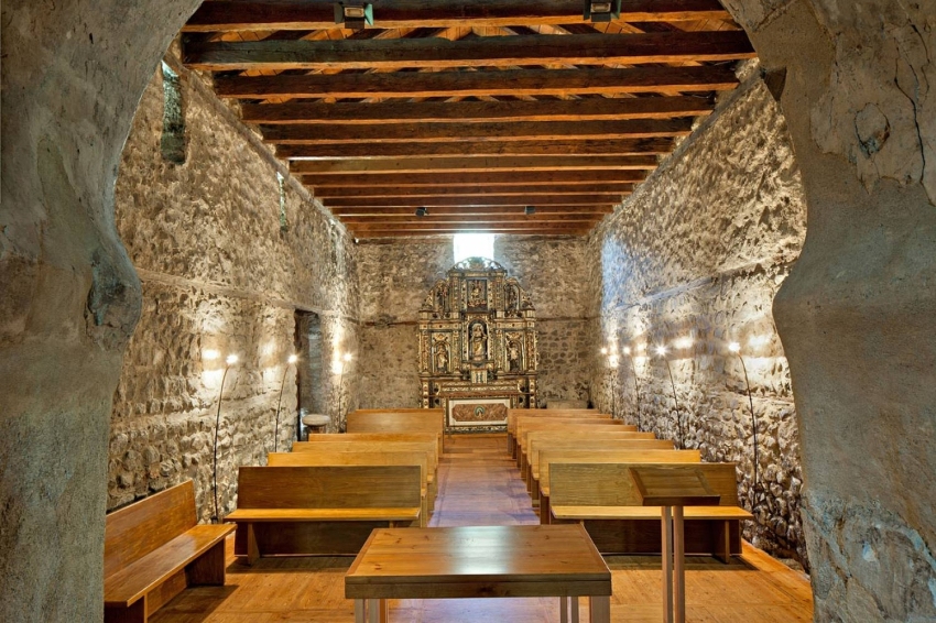 Espai Columba - Art medieval andorrà (Interior Esglesia De Santa Coloma Des De L Absis)