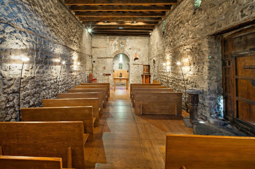 Espai Columba - Art medieval andorrà (Interior Esglesia De Santa Coloma Des De L Absis)