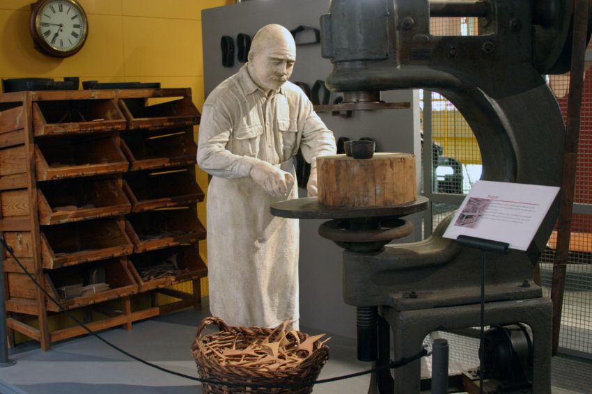 Museu de la Pell dIgualada i Comarcal de lAnoia (Ofici Adober Museu De La Pell Igualada)