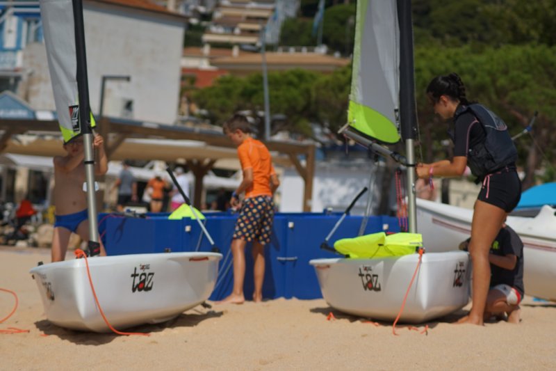 Escola de Vela i Kayak Sant Pol - Costa Brava (Escola De Vela I Kayak Sant Pol Costa Brava)