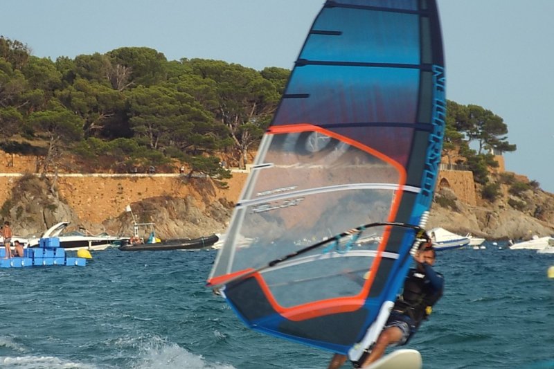 Escola de Vela i Kayak Sant Pol - Costa Brava (Escola De Vela I Kayak Sant Pol Costa Brava)