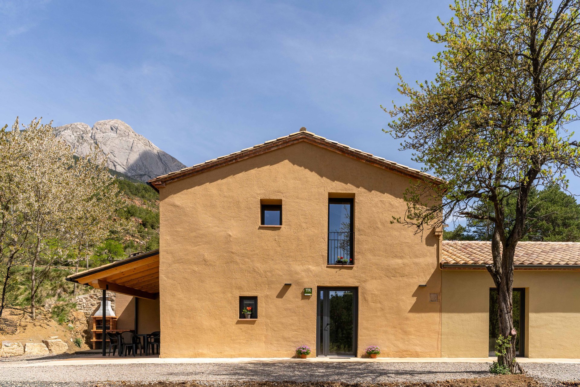 Cal Parraquer ( Cal Parraquer Exterior)
