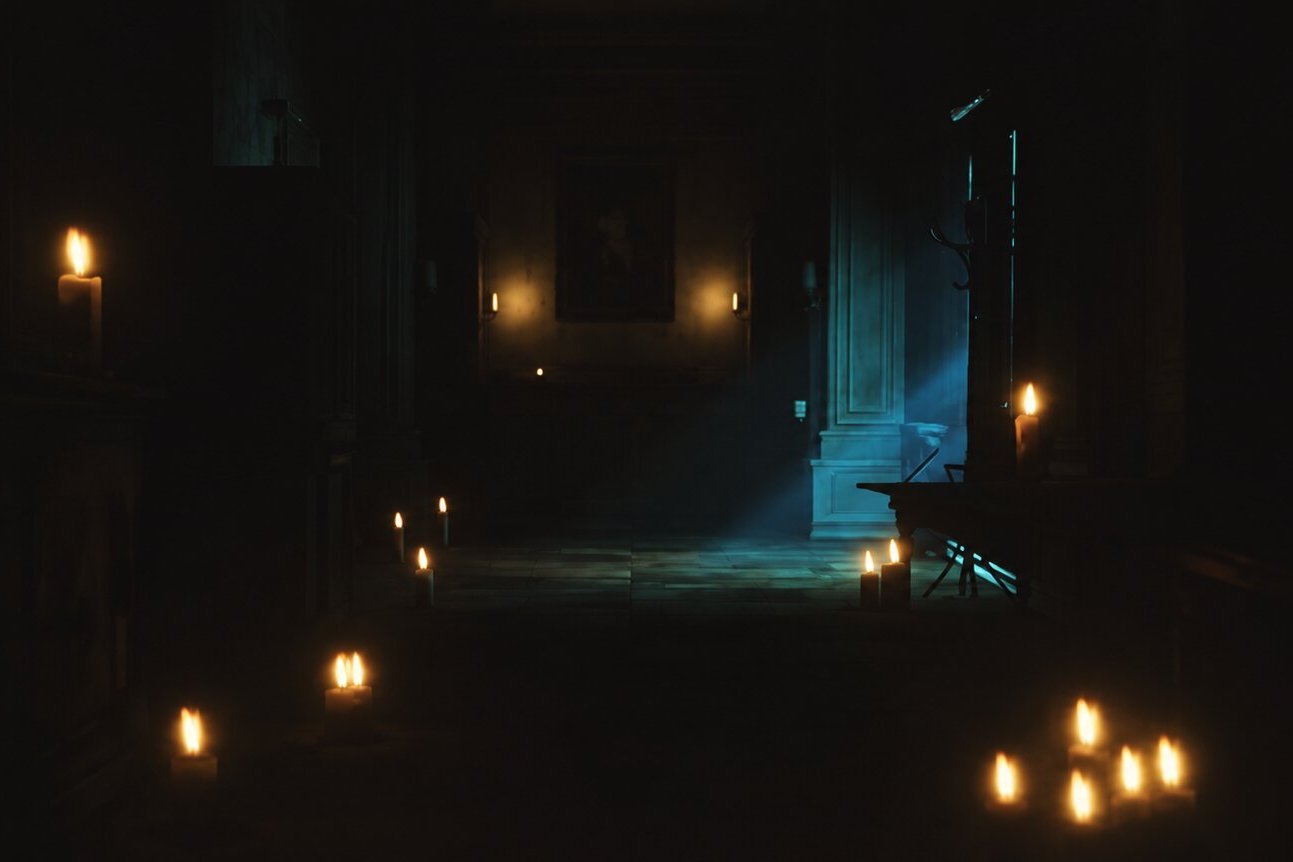 Escape Contra Reloj (Pasillo Sombrio Con Velas Y Luz Turquesa)