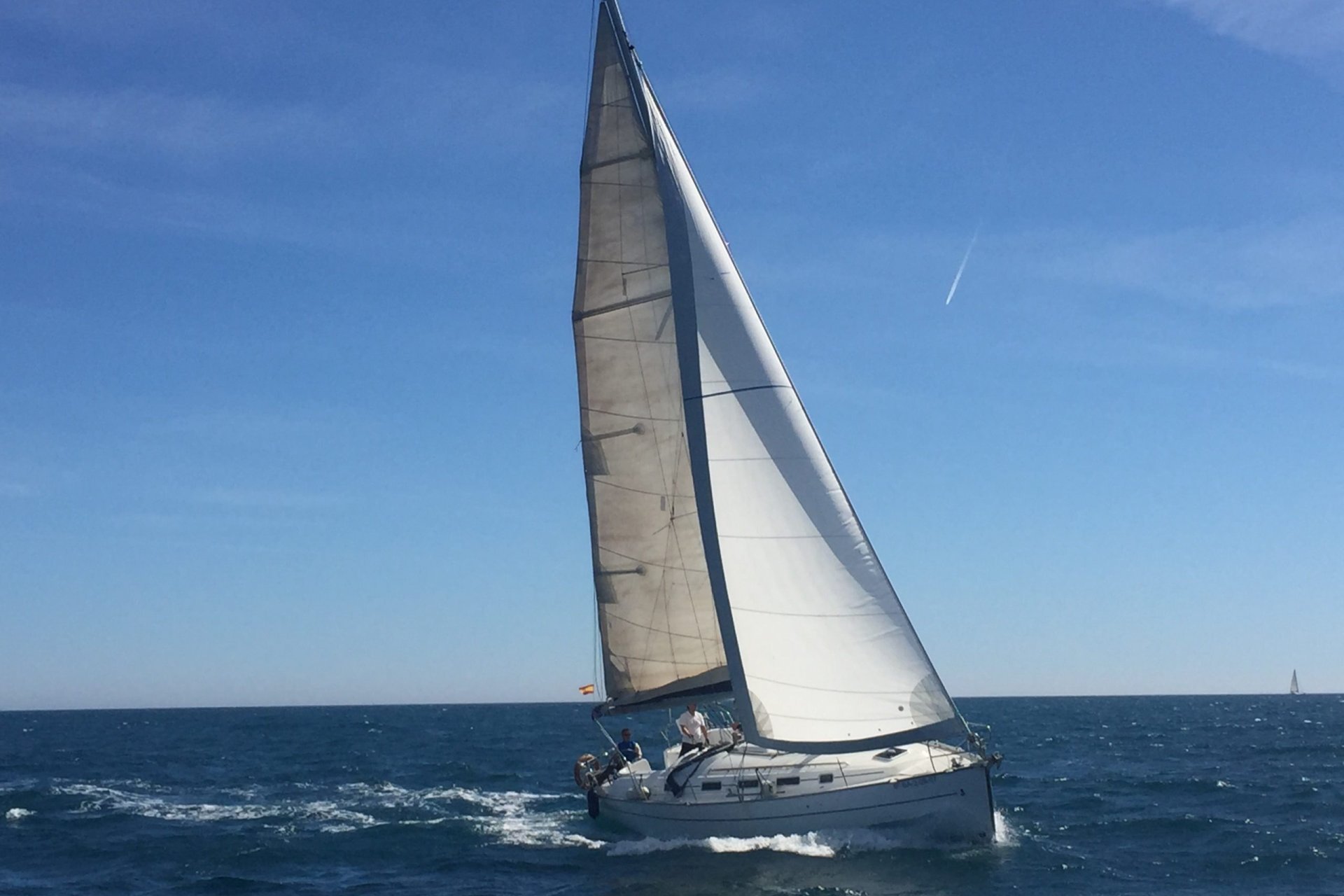 Nautiq Barcelona (Velero Navegando Barcelona)