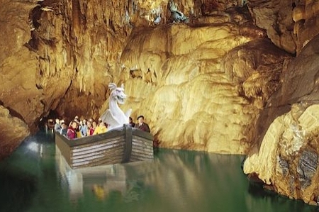 2 días. Lourdes y las Cuevas Batharram (Cuevas_betharram_barca_510)