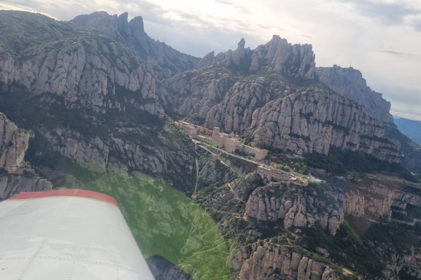 Montserrat vu du ciel. Vol en avion au-dessus de la montagne magique (Img 20240502 Wa0018)