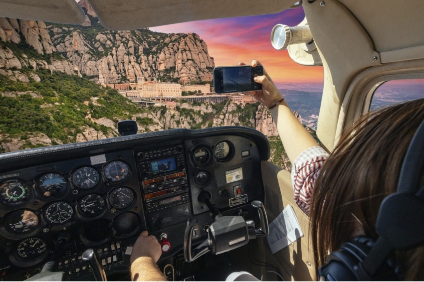 Montserrat a vista de pájaro. Vuelo en avioneta por la montaña mágica (Vueo Turistico Montserrat)