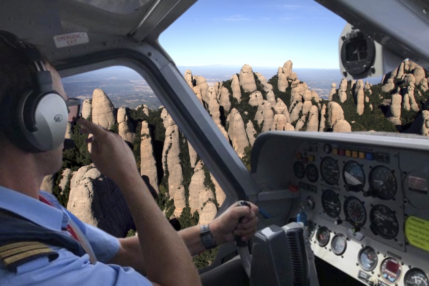 Montserrat from a bird's eye view. Plane flight over the magic mountain (Vueo Turistico Montserrat 2)