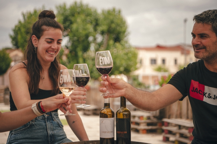 Harvest experience at the Falset Marçà Cooperative! (Estuditardet_etim229)