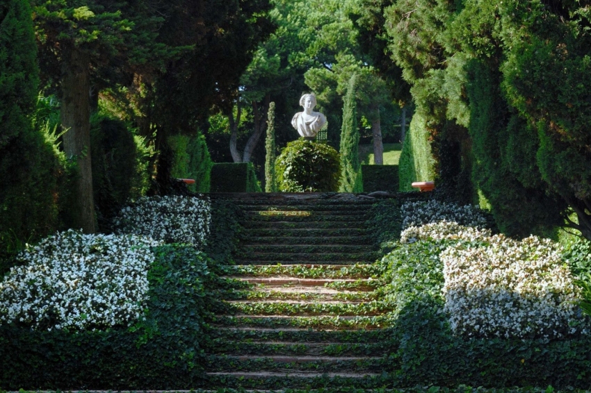 Caminata Guiada por el Camino de Ronda con Clase de Yoga y Visita a los Jardines (Jardins Santa Clotilde 11)