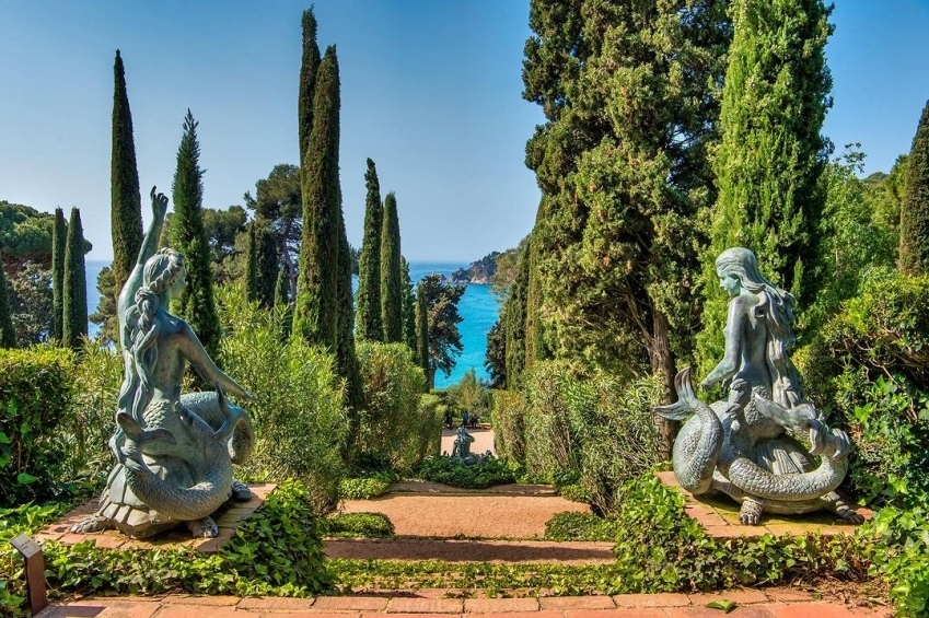 Caminata Guiada por el Camino de Ronda con Clase de Yoga y Visita a los Jardines (Proposta Femturisme 3092)