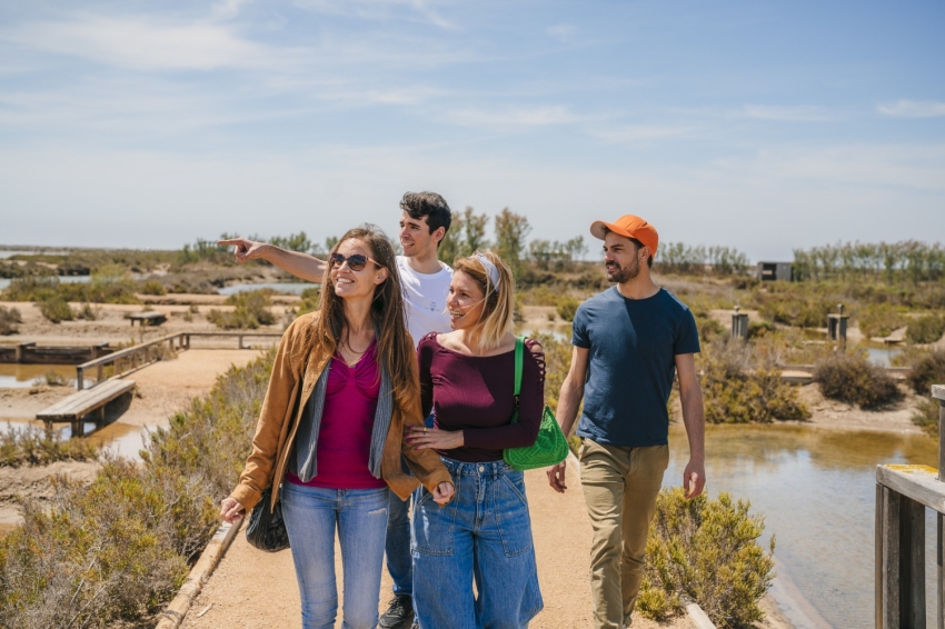 Experience Autumn at MónNatura Delta de l'Ebre with a 20% discount! (077)