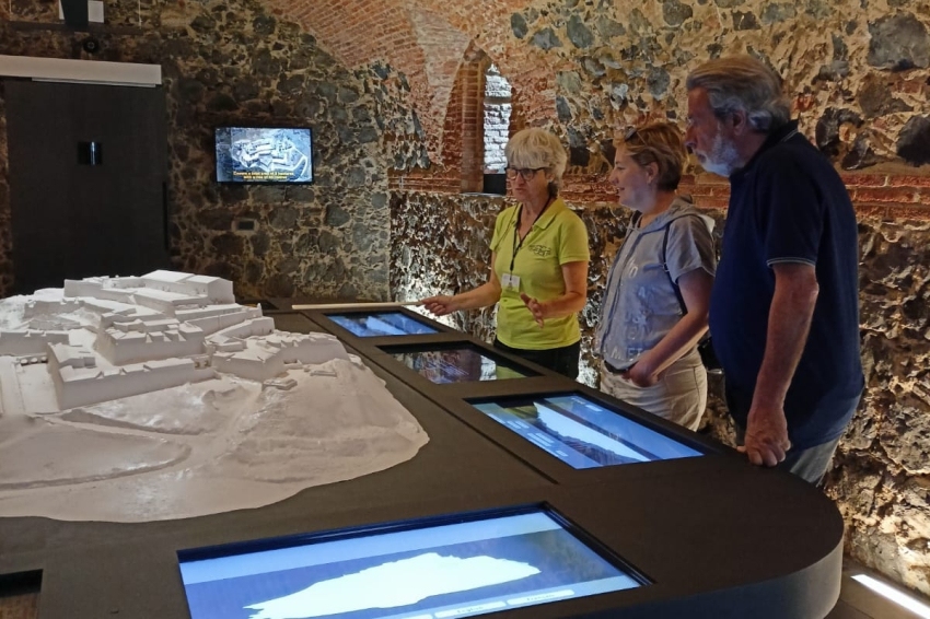 Visite guidée du château d'Hostalric (Sara Perini_kompas Spain_3)