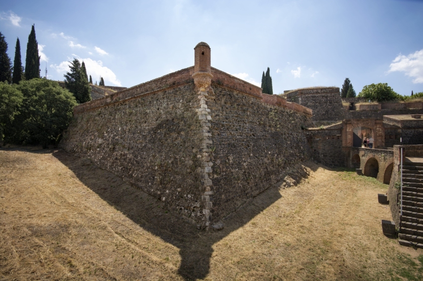 Entrée au château d'Hostalric (Revelli)